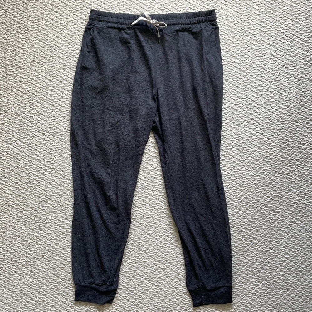 Vuori Performance Joggers| Charcoal Heather | Women’s Size M